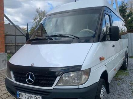 Белый Мерседес Sprinter, объемом двигателя 2.2 л и пробегом 250 тыс. км за 13800 $, фото 1 на Automoto.ua