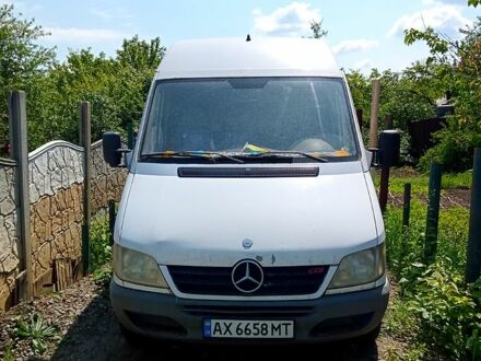 Белый Мерседес Sprinter, объемом двигателя 2.1 л и пробегом 325 тыс. км за 6000 $, фото 1 на Automoto.ua