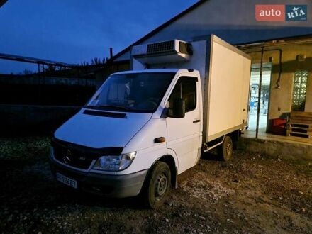 Белый Мерседес Sprinter, объемом двигателя 2.15 л и пробегом 360 тыс. км за 9400 $, фото 1 на Automoto.ua