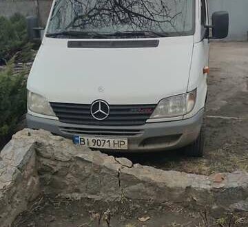 Мерседес Sprinter 2004 в Зенькове на Automoto.ua Белый Мерседес Sprinter, объемом двигателя 2.1 л и пробегом 363 тыс. км за 5600 $, фото 1 на Automoto.ua