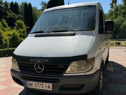 Белый Мерседес Sprinter, объемом двигателя 2.15 л и пробегом 700 тыс. км за 7500 $, фото 1 на Automoto.ua