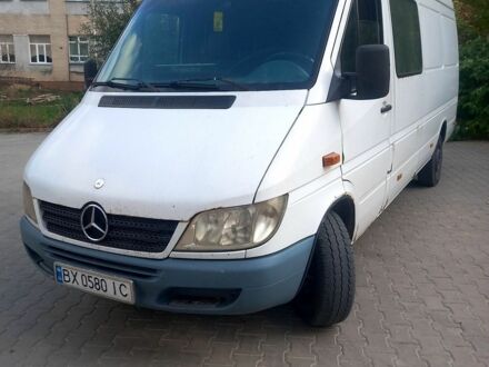 Белый Мерседес Sprinter, объемом двигателя 2.15 л и пробегом 827 тыс. км за 5800 $, фото 1 на Automoto.ua