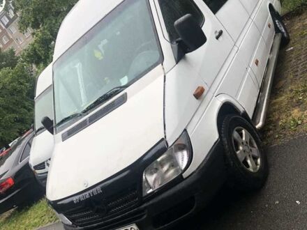 Белый Мерседес Sprinter, объемом двигателя 2.15 л и пробегом 718 тыс. км за 8000 $, фото 1 на Automoto.ua