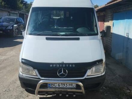 Белый Мерседес Sprinter, объемом двигателя 2.69 л и пробегом 556 тыс. км за 8200 $, фото 1 на Automoto.ua