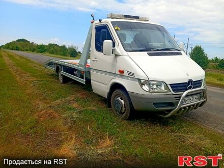 Белый Мерседес Sprinter, объемом двигателя 2.2 л и пробегом 300 тыс. км за 12000 $, фото 1 на Automoto.ua