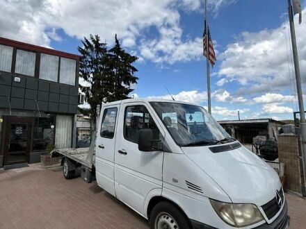 Белый Мерседес Sprinter, объемом двигателя 2.69 л и пробегом 494 тыс. км за 12990 $, фото 1 на Automoto.ua