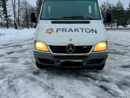 Белый Мерседес Sprinter, объемом двигателя 2.2 л и пробегом 266 тыс. км за 3600 $, фото 1 на Automoto.ua
