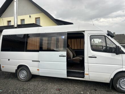 Белый Мерседес Sprinter, объемом двигателя 2.2 л и пробегом 225 тыс. км за 8601 $, фото 1 на Automoto.ua