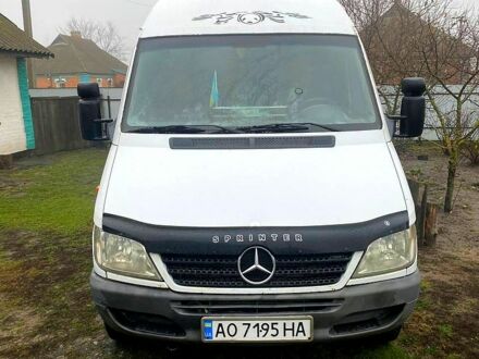 Белый Мерседес Sprinter, объемом двигателя 2.2 л и пробегом 320 тыс. км за 7700 $, фото 1 на Automoto.ua