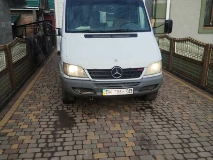 Белый Мерседес Sprinter, объемом двигателя 2.2 л и пробегом 430 тыс. км за 8500 $, фото 1 на Automoto.ua