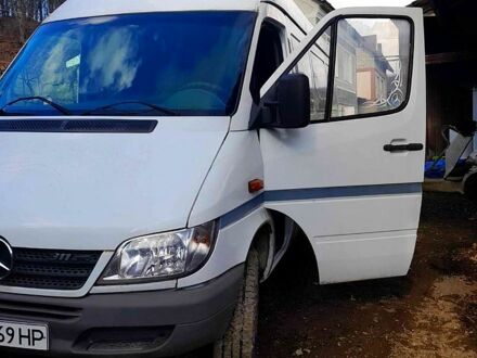 Білий Мерседес Sprinter, об'ємом двигуна 2.1 л та пробігом 300 тис. км за 6500 $, фото 1 на Automoto.ua