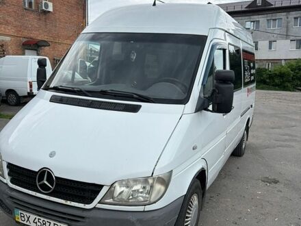 Белый Мерседес Sprinter, объемом двигателя 2.69 л и пробегом 400 тыс. км за 6300 $, фото 1 на Automoto.ua