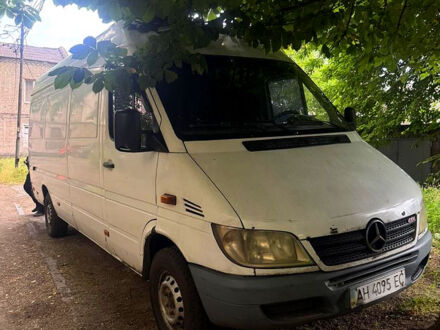 Белый Мерседес Sprinter, объемом двигателя 2.2 л и пробегом 420 тыс. км за 6000 $, фото 1 на Automoto.ua
