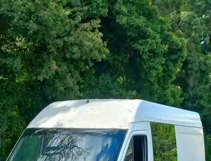 Белый Мерседес Sprinter, объемом двигателя 2.7 л и пробегом 450 тыс. км за 4567 $, фото 1 на Automoto.ua