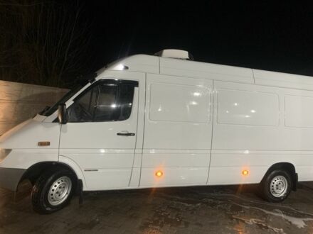 Белый Мерседес Sprinter, объемом двигателя 2.7 л и пробегом 214 тыс. км за 13976 $, фото 1 на Automoto.ua