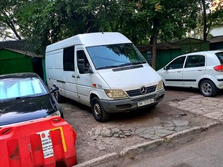 Белый Мерседес Sprinter, объемом двигателя 2.1 л и пробегом 324 тыс. км за 9000 $, фото 1 на Automoto.ua