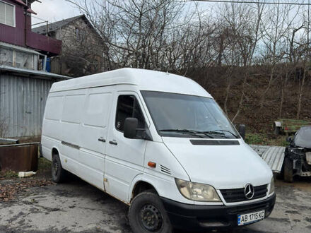 Белый Мерседес Sprinter, объемом двигателя 2.2 л и пробегом 350 тыс. км за 6700 $, фото 1 на Automoto.ua