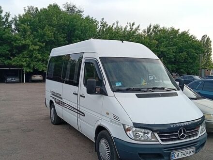 Белый Мерседес Sprinter, объемом двигателя 2.15 л и пробегом 300 тыс. км за 9500 $, фото 1 на Automoto.ua