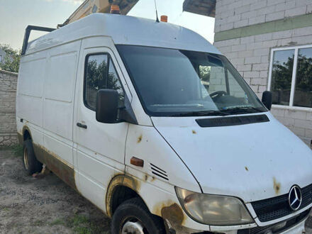 Белый Мерседес Sprinter, объемом двигателя 2.2 л и пробегом 230 тыс. км за 8500 $, фото 1 на Automoto.ua