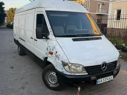 Белый Мерседес Sprinter, объемом двигателя 2.15 л и пробегом 680 тыс. км за 3999 $, фото 1 на Automoto.ua