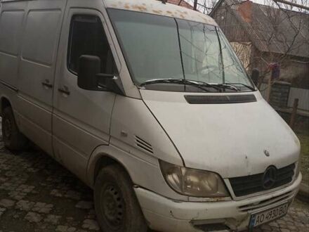 Белый Мерседес Sprinter, объемом двигателя 2.15 л и пробегом 300 тыс. км за 5900 $, фото 1 на Automoto.ua