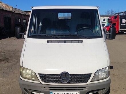 Белый Мерседес Sprinter, объемом двигателя 2.2 л и пробегом 400 тыс. км за 7900 $, фото 1 на Automoto.ua