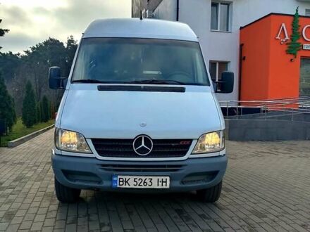 Белый Мерседес Sprinter, объемом двигателя 2.15 л и пробегом 370 тыс. км за 7500 $, фото 1 на Automoto.ua