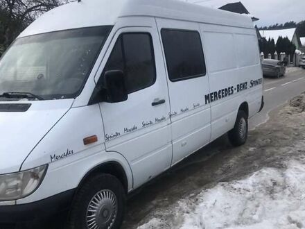 Белый Мерседес Sprinter, объемом двигателя 2.1 л и пробегом 340 тыс. км за 8000 $, фото 1 на Automoto.ua