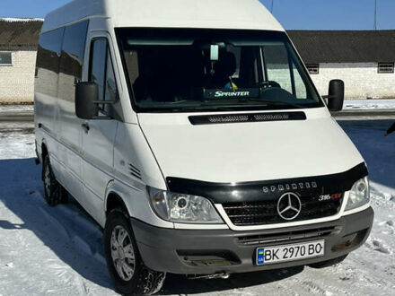 Белый Мерседес Sprinter, объемом двигателя 2.69 л и пробегом 313 тыс. км за 8500 $, фото 1 на Automoto.ua