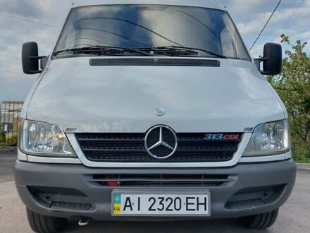 Белый Мерседес Sprinter, объемом двигателя 2.2 л и пробегом 301 тыс. км за 10600 $, фото 1 на Automoto.ua