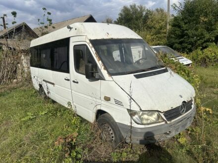 Белый Мерседес Sprinter, объемом двигателя 2.2 л и пробегом 320 тыс. км за 3500 $, фото 1 на Automoto.ua