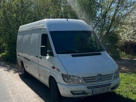 Белый Мерседес Sprinter, объемом двигателя 2.2 л и пробегом 300 тыс. км за 10500 $, фото 1 на Automoto.ua