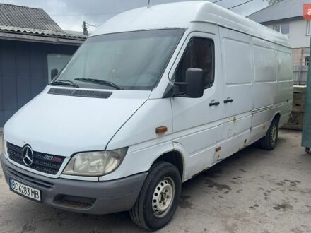 Белый Мерседес Sprinter, объемом двигателя 2.15 л и пробегом 400 тыс. км за 6600 $, фото 1 на Automoto.ua