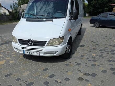 Белый Мерседес Sprinter, объемом двигателя 2.69 л и пробегом 300 тыс. км за 7500 $, фото 1 на Automoto.ua