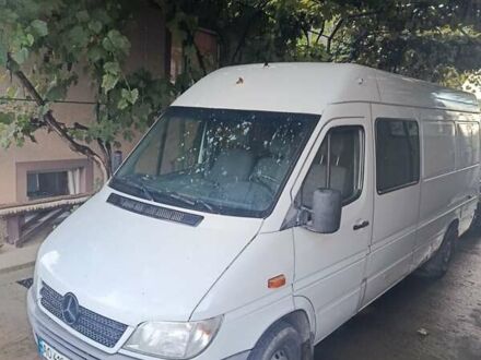 Белый Мерседес Sprinter, объемом двигателя 0 л и пробегом 390 тыс. км за 8000 $, фото 1 на Automoto.ua