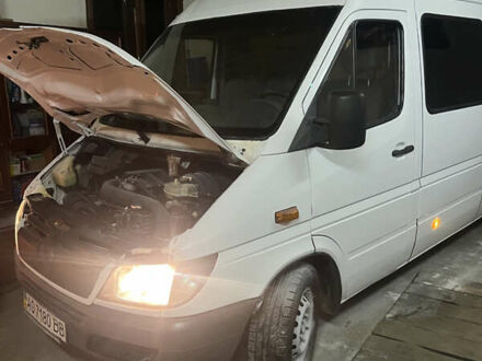 Белый Мерседес Sprinter, объемом двигателя 2.2 л и пробегом 606 тыс. км за 7300 $, фото 1 на Automoto.ua