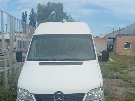 Белый Мерседес Sprinter, объемом двигателя 2.15 л и пробегом 931 тыс. км за 9000 $, фото 1 на Automoto.ua