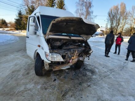 Белый Мерседес Sprinter, объемом двигателя 2.7 л и пробегом 111 тыс. км за 4000 $, фото 1 на Automoto.ua