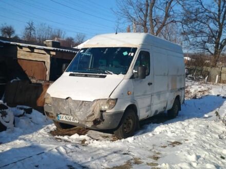 Белый Мерседес Sprinter, объемом двигателя 2.2 л и пробегом 700 тыс. км за 4000 $, фото 1 на Automoto.ua