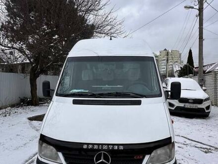 Белый Мерседес Sprinter, объемом двигателя 2.15 л и пробегом 304 тыс. км за 9500 $, фото 1 на Automoto.ua
