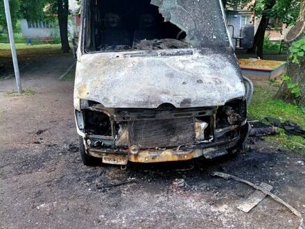 Белый Мерседес Sprinter, объемом двигателя 2.7 л и пробегом 800 тыс. км за 3000 $, фото 1 на Automoto.ua