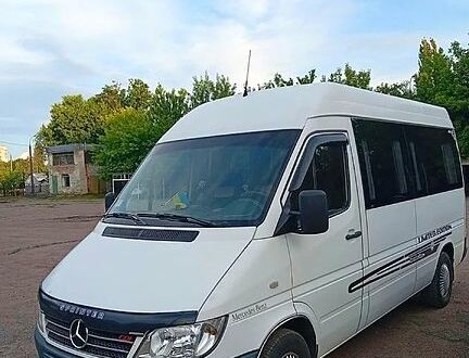 Белый Мерседес Sprinter, объемом двигателя 2.2 л и пробегом 287 тыс. км за 9500 $, фото 1 на Automoto.ua