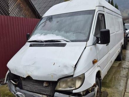 Белый Мерседес Sprinter, объемом двигателя 2.15 л и пробегом 450 тыс. км за 6500 $, фото 1 на Automoto.ua
