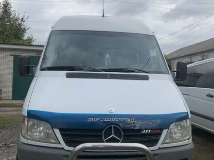 Белый Мерседес Sprinter, объемом двигателя 2.2 л и пробегом 497 тыс. км за 10500 $, фото 1 на Automoto.ua