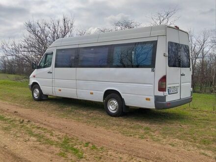 Белый Мерседес Sprinter, объемом двигателя 2.15 л и пробегом 300 тыс. км за 7600 $, фото 1 на Automoto.ua
