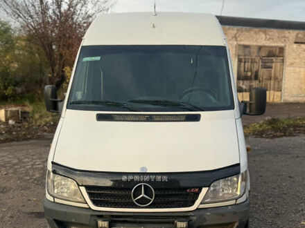 Белый Мерседес Sprinter, объемом двигателя 2.2 л и пробегом 620 тыс. км за 9000 $, фото 1 на Automoto.ua