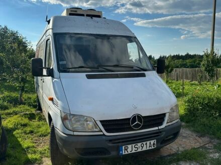 Белый Мерседес Sprinter, объемом двигателя 2.2 л и пробегом 500 тыс. км за 3011 $, фото 1 на Automoto.ua
