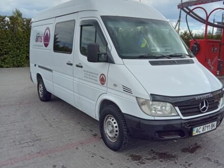 Белый Мерседес Sprinter, объемом двигателя 2.7 л и пробегом 350 тыс. км за 8800 $, фото 1 на Automoto.ua