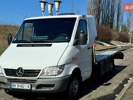 Белый Мерседес Sprinter, объемом двигателя 2.15 л и пробегом 450 тыс. км за 12000 $, фото 1 на Automoto.ua