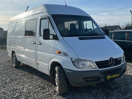 Белый Мерседес Sprinter, объемом двигателя 2.2 л и пробегом 561 тыс. км за 8999 $, фото 1 на Automoto.ua